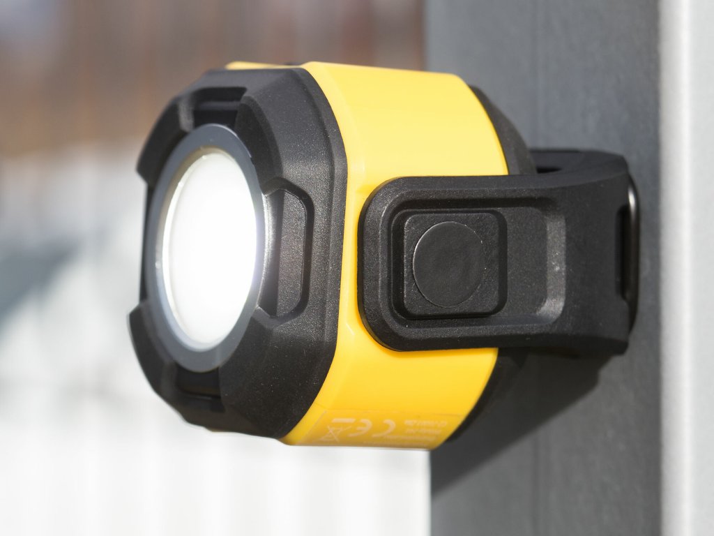 Prenosné LED svietidlo 200/1000lm: Dve úrovne osvetlenia