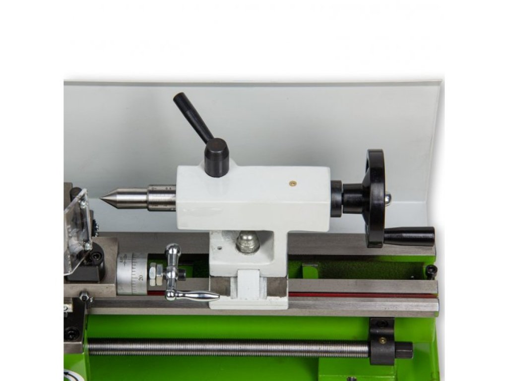 Masívna liatinová základňa zaručuje stabilitu a presnosť rezov