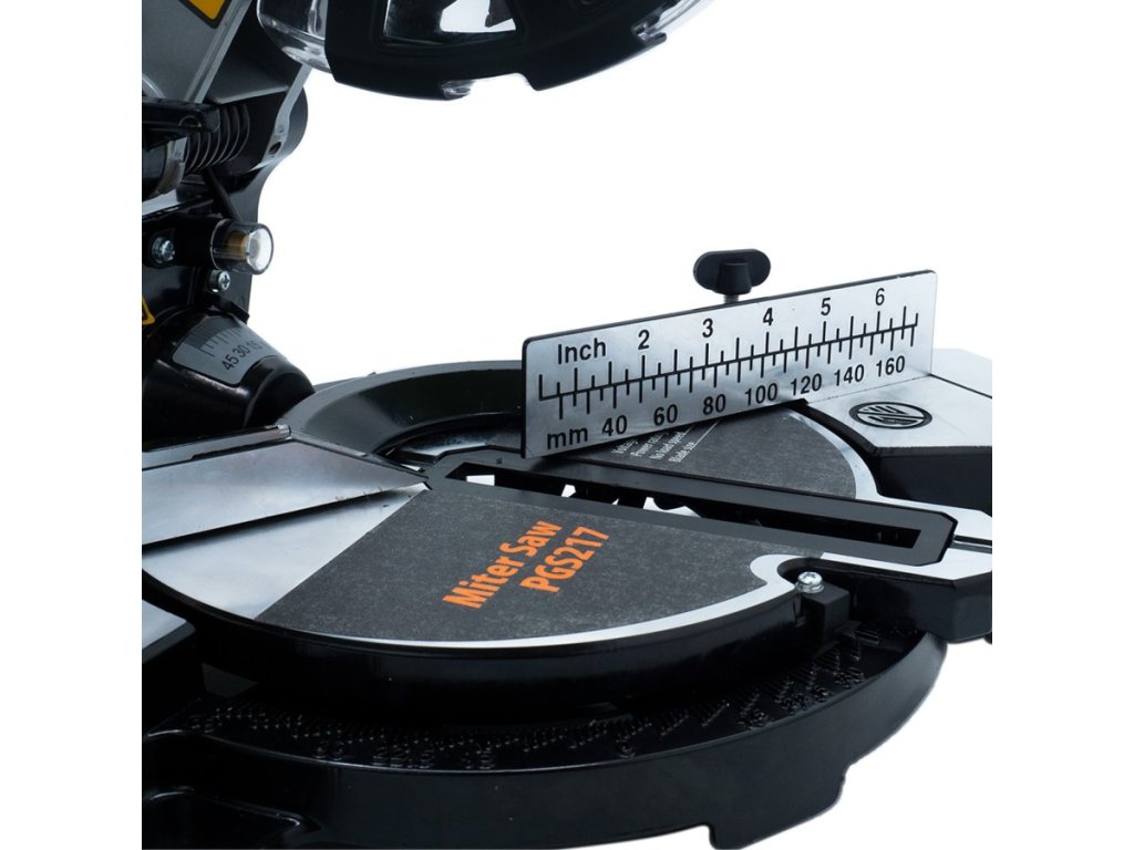 Presné priečne rezanie dreva a plastov bez námahy