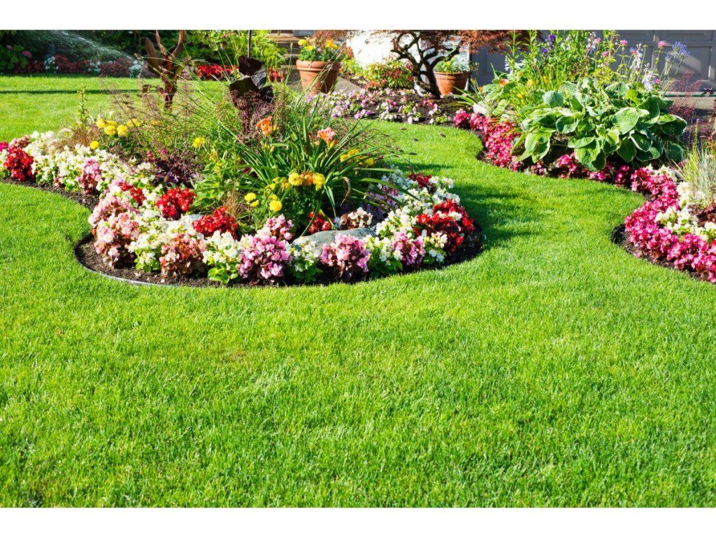 Neviditeľný záhradný obrubník G21 pre čisté línie bez betónovania