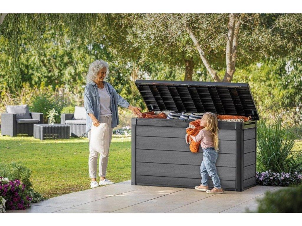 Záhradný úložný box Keter Cortina 757 L na podsedáky a náradie