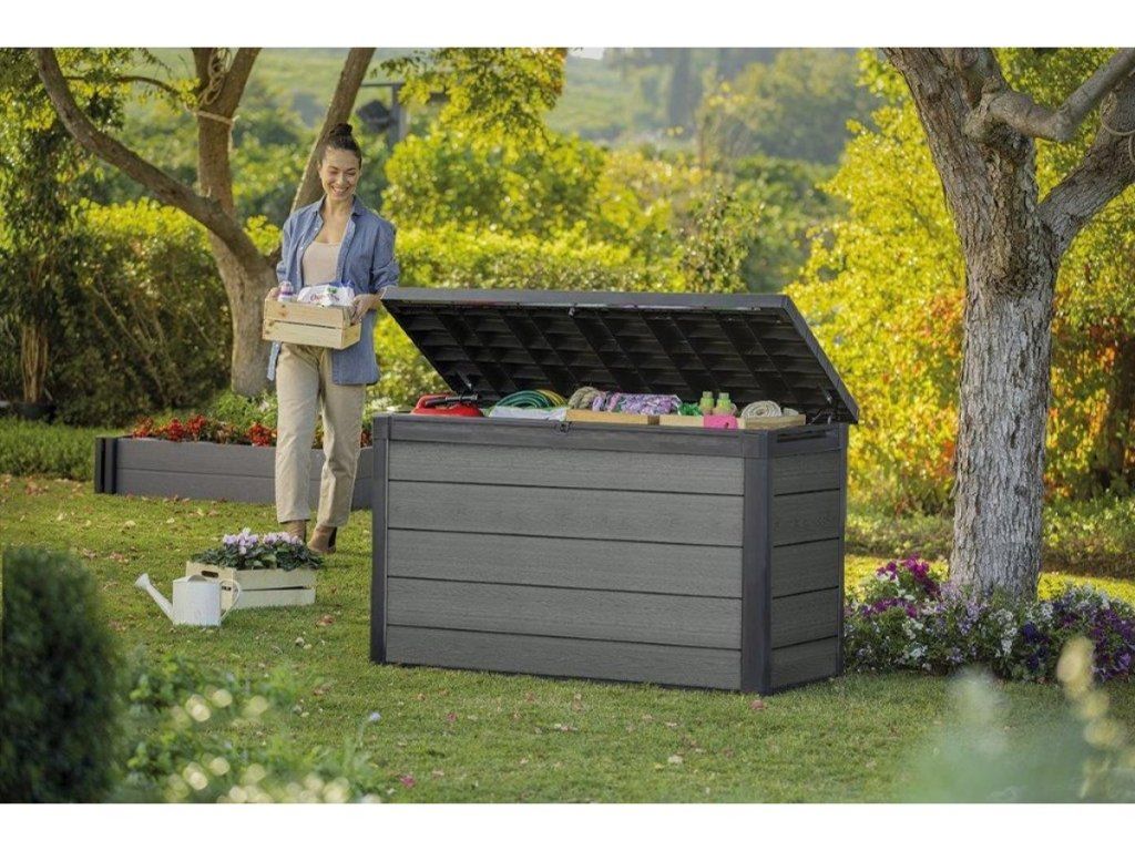 Vodeodolný box Keter Cortina 757 L s nosnosťou veka až 300 kg