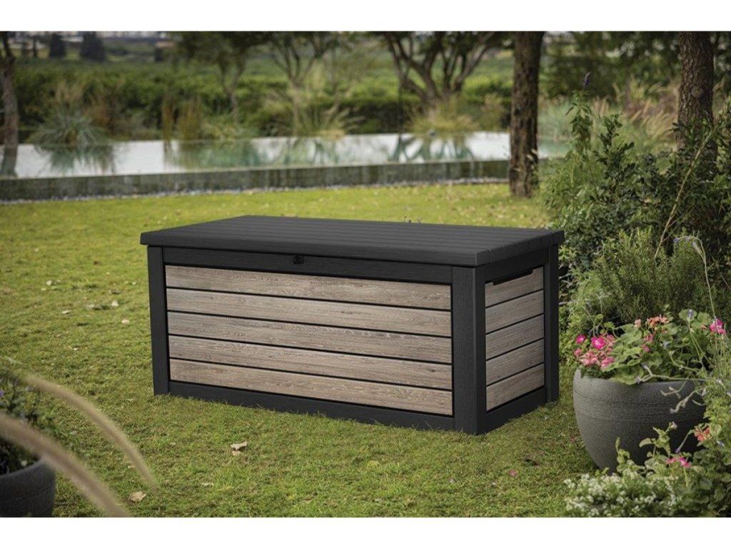 Kde uskladniť podušky? Záhradný úložný box Keter Deco 630 l