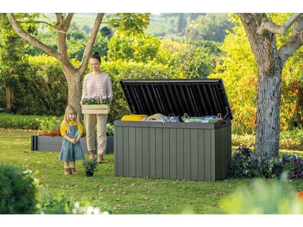 Keter Darwin 570 L: Pevný úložný box na podušky a náradie