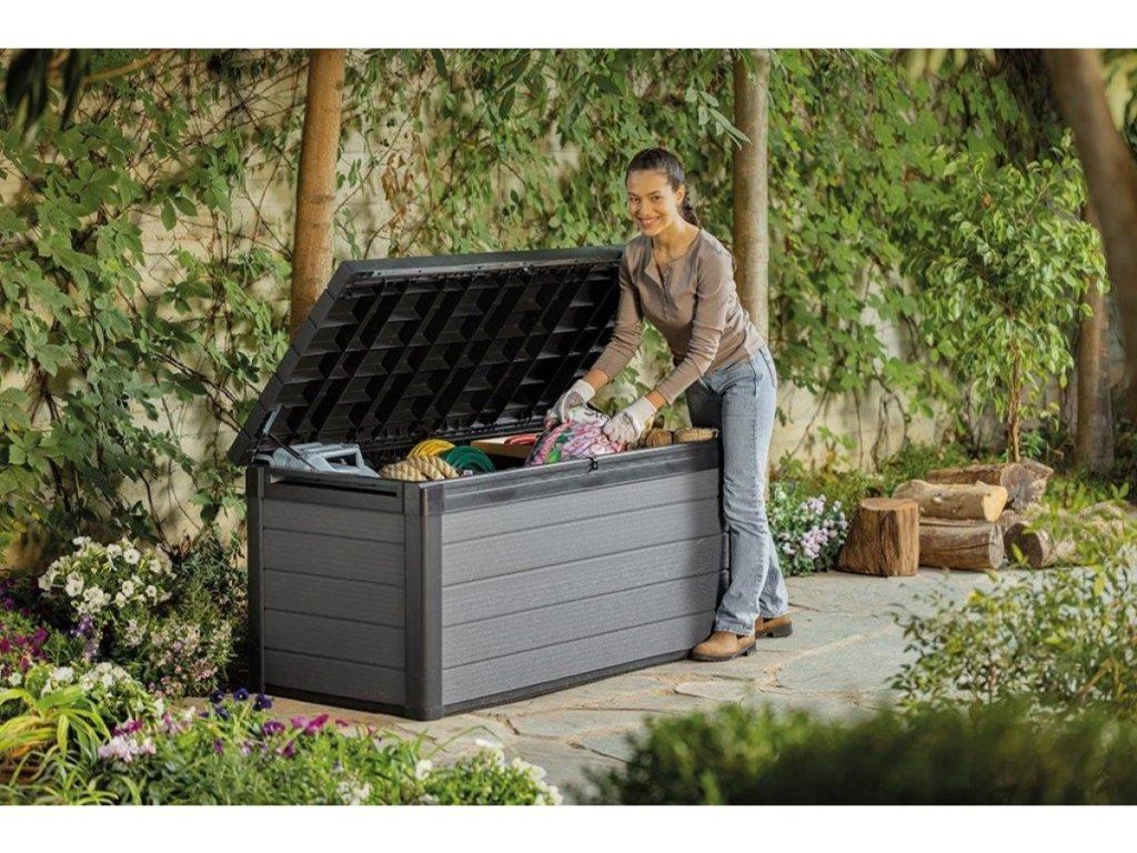 Vodeodolný box Keter Cortina 570 L s nosnosťou veka až 300 kg