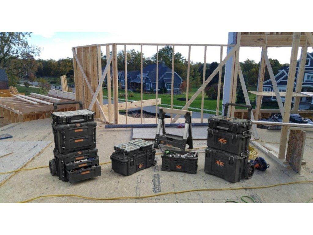 Odolný box so zásuvkami Keter ROC Pro Gear 2.0 s nosnosťou 20 kg