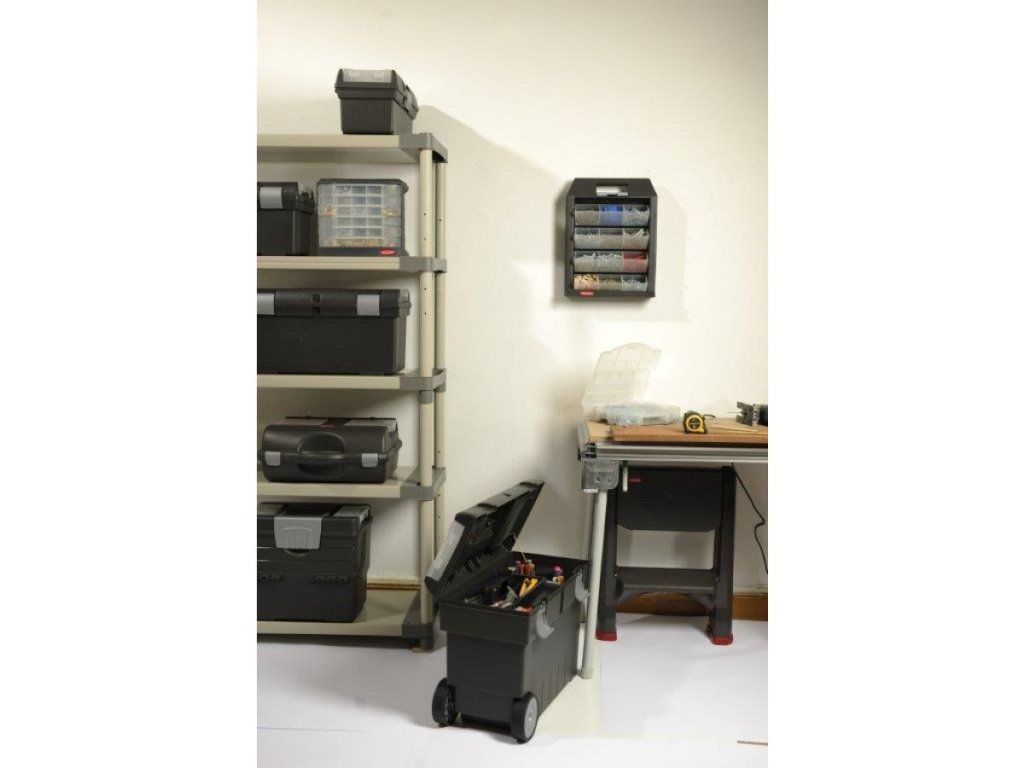 Plastové schodíky KETER Step Stool pre bezpečnú prácu v domácnosti