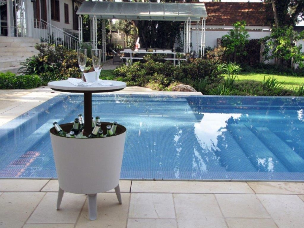 Keter Cool Bar Rattan: Barový stolík a chladnička v jednom