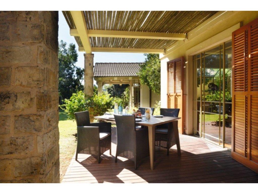 Obdĺžnikový záhradný stôl Keter Lima v cappuccinofarbe