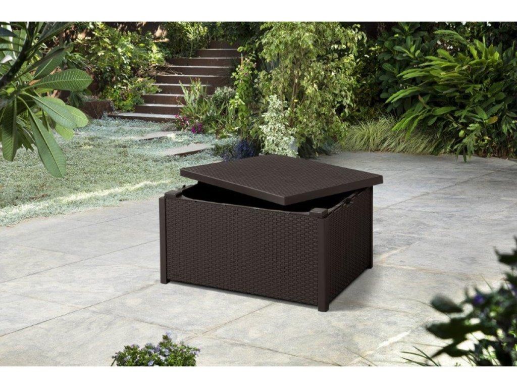 Záhradný stôl Keter Arica s úložným priestorom v hnedej farbe