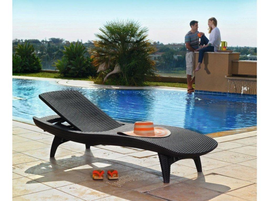Záhradné ležadlo Keter PACIFIC biele pre maximálny relax pri bazéne