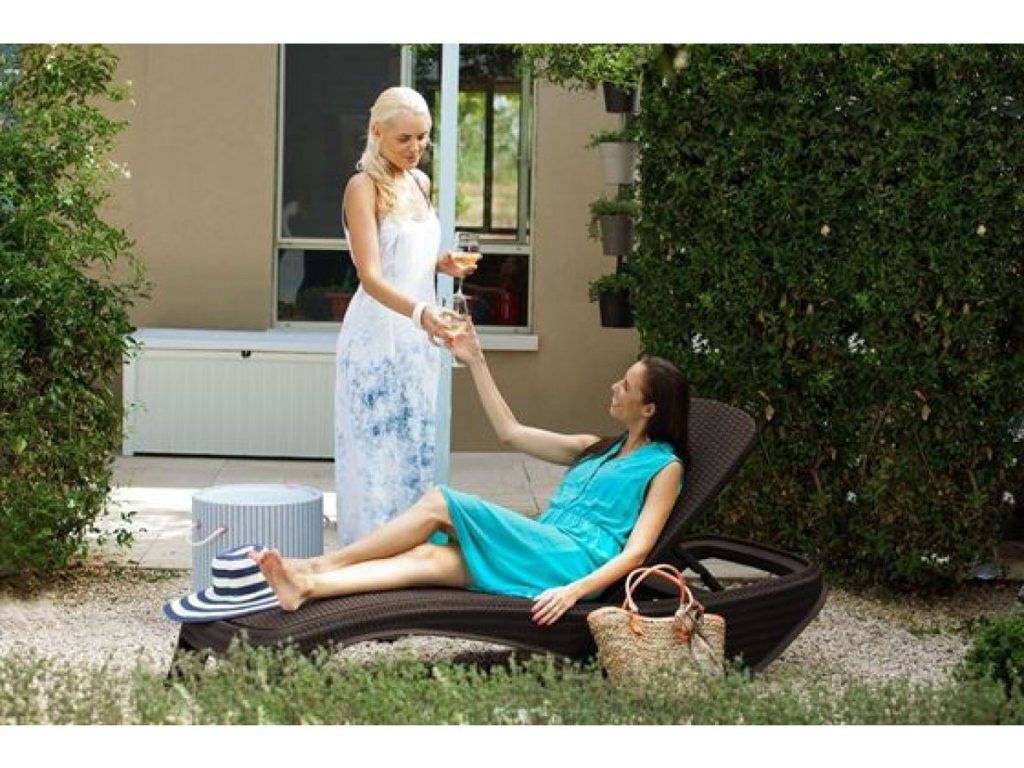 Polohovateľné záhradné ležadlo Keter Atlantic grafitová s nosnosťou 110 kg