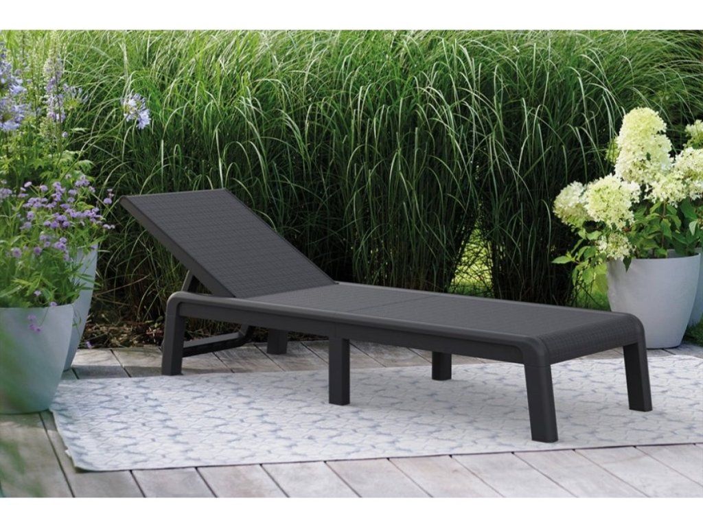 Záhradné lehátko Keter Atlas pre relax pri bazéne aj na terase