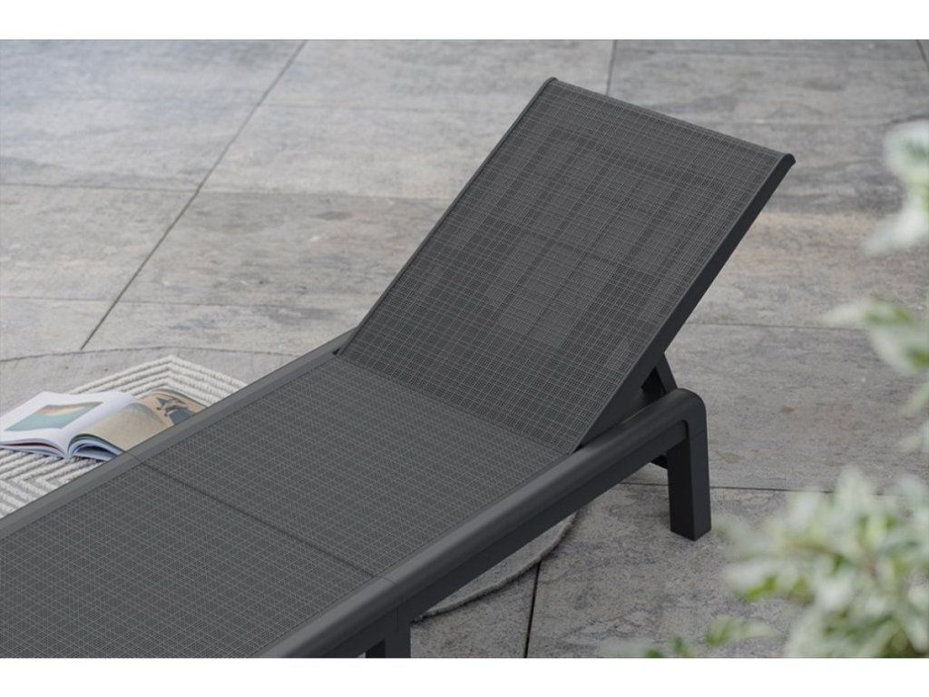 Polohovateľné záhradné lehátko Keter Atlas s nosnosťou 110 kg