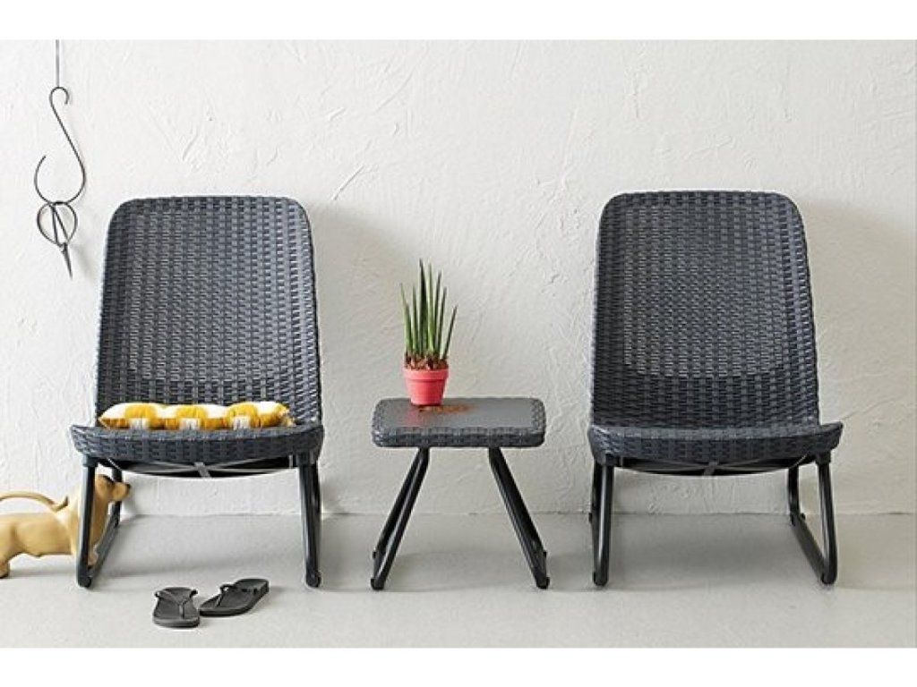 Keter Rio Patio: Kompaktný balkónový set, ktorý nezožerie priestor