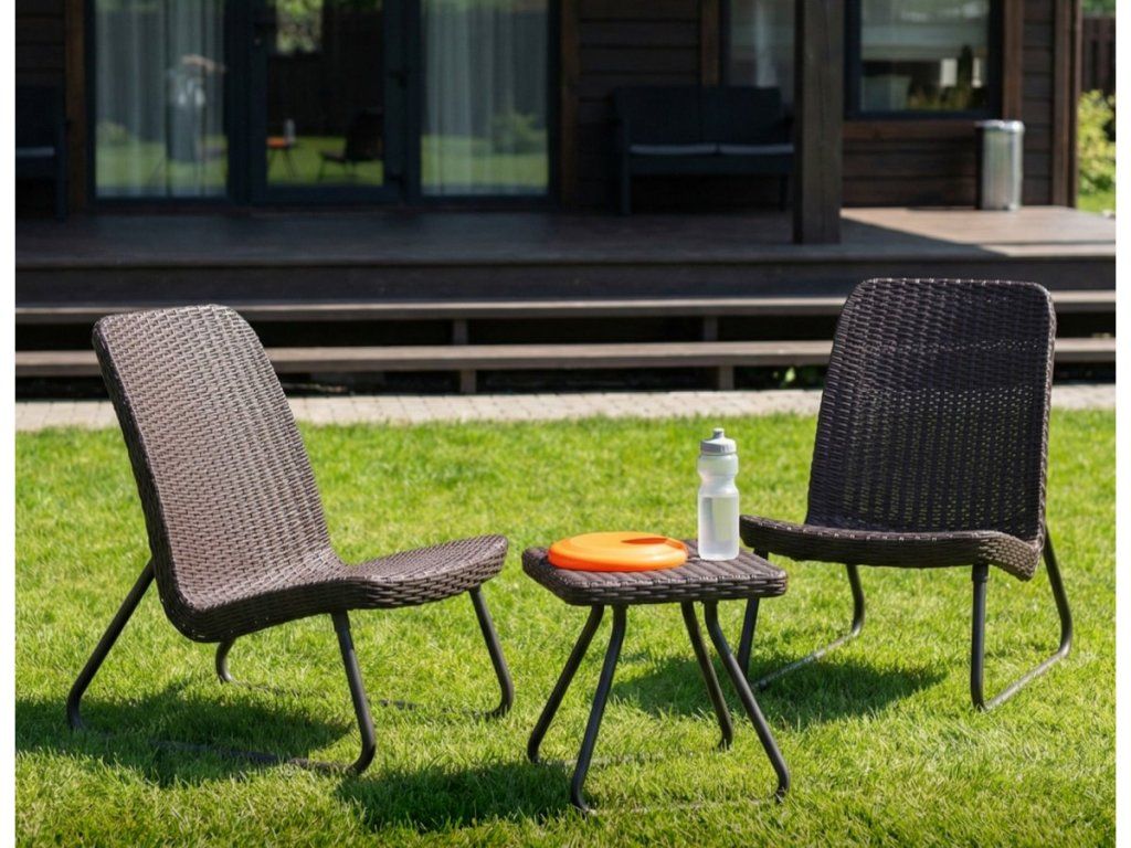 Keter Rio Patio: Kompaktný balkónový set, ktorý nezožerie priestor