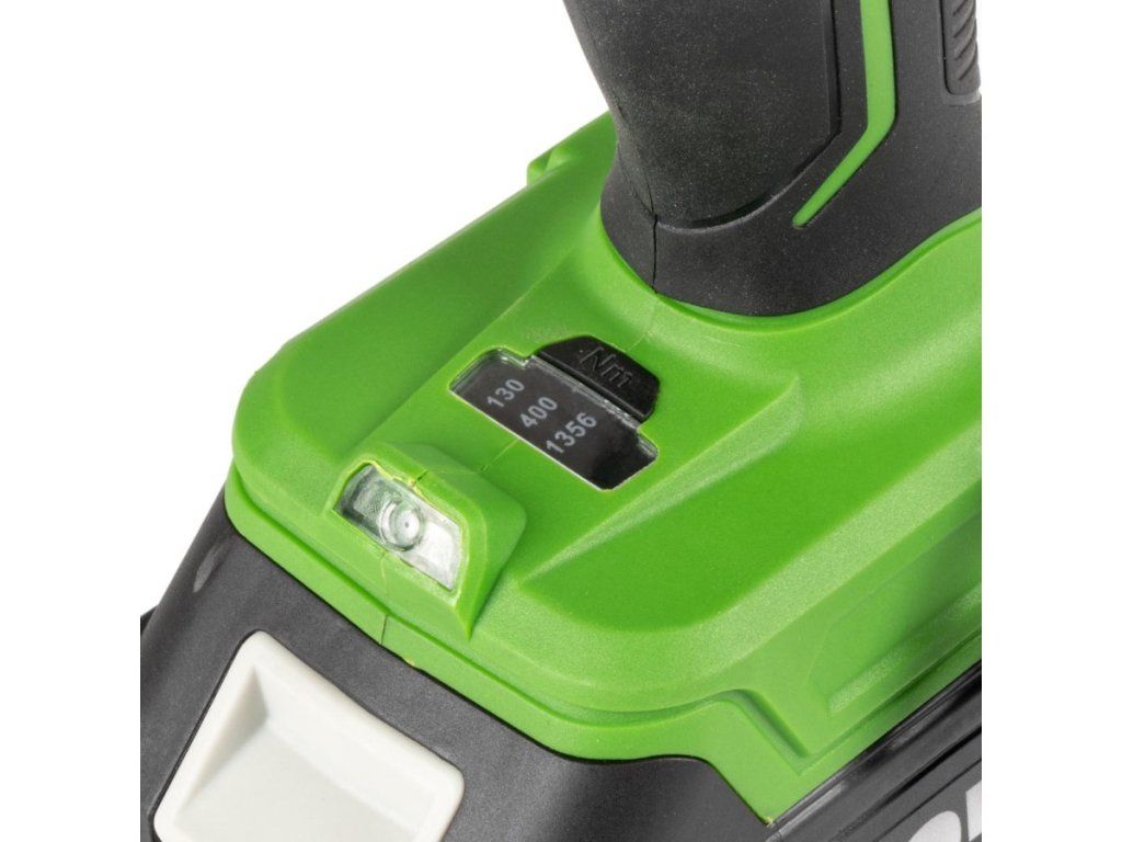 Aku rázový uťahovák PROCRAFT PWA80 šetrí čas pri prezúvaní kolies
