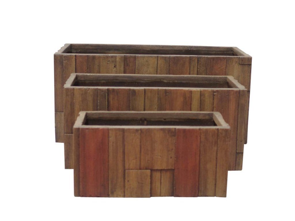 Obdĺžnikový kvetináč G21 Wood Box v stredne hnedej farbe na terase