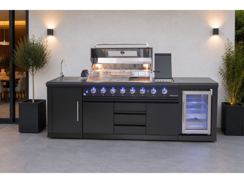 Úložné skrinky a zásuvky záhradnej kuchyne s priestorom na 10kg plynovú bombu