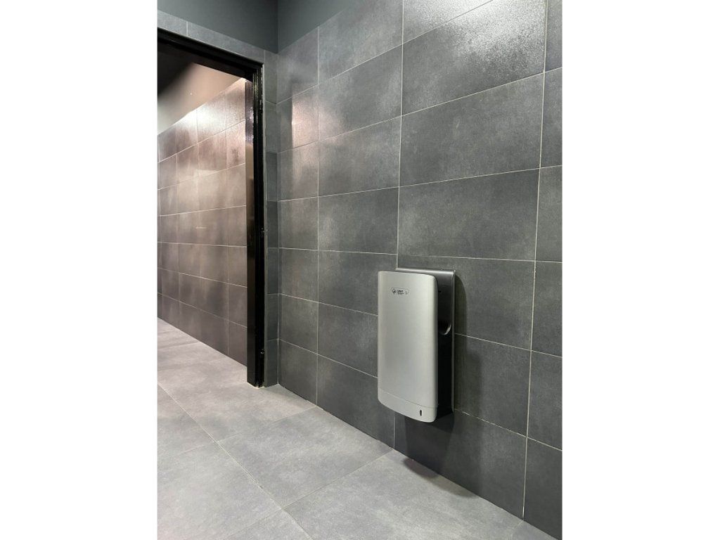 Strieborný sušič rúk Jet Dryer LIGHT - pohľad na LED podsvietenie