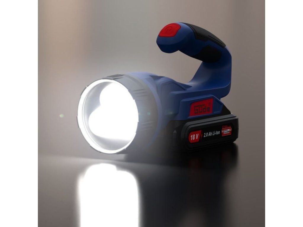 Bočný pohľad na aku LED lampu Güde L 18-0 s rukoväťou Softgrip a klipom na opasok
