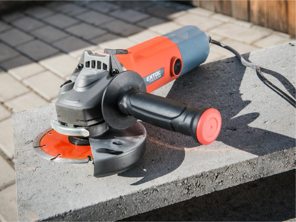 Elektrická uhlová brúska 900W Extol Craft – praktická voľba do dielne
